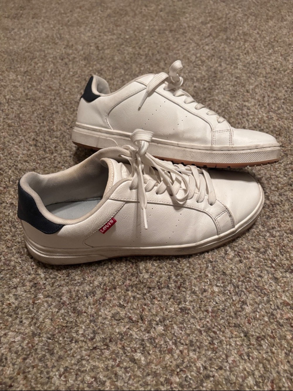 Levi's White Low-Top Sneakers with Navy Heel Tab